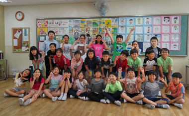 아침 친구 사랑 인사·협동 교실 놀이·칭찬 샤워로 학교폭력 안녕~
