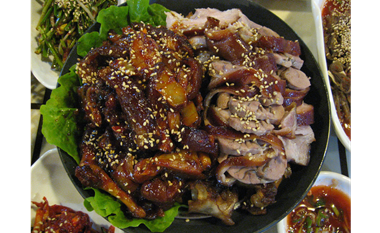 “두툼한 그러면서도 부드럽고 쫄깃한 그 맛에 반했죠!”